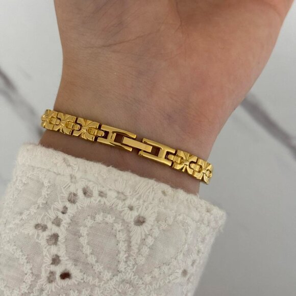 Sku 0439 cute gold mini watch bracelet with green natural stone inserts - Picture 3 of 7